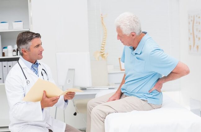 Un paciente con artrose á cita do médico